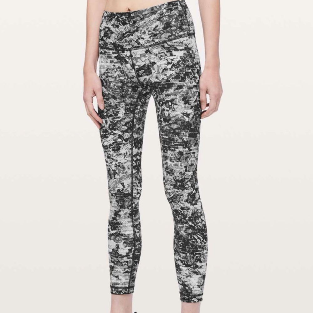 Lululemon Wunder Under High-Rise Tight 23" Size 6 Luxtreme Black White Print